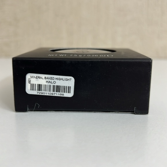 IL MAKIAGE MINERAL BAKED HIGHLIGHTER IN SHADE HALO - Picture 2 of 4